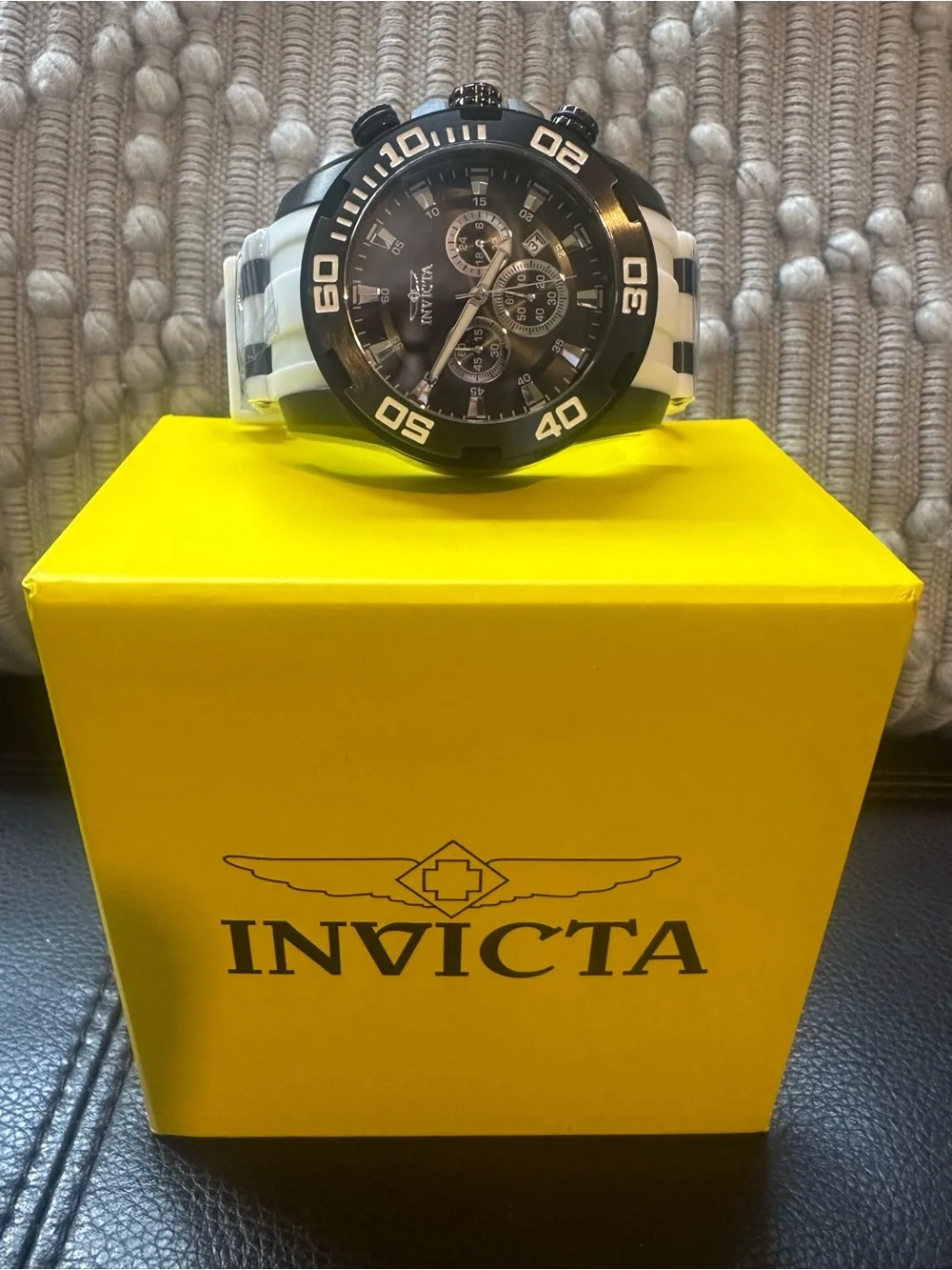 Invicta striking black